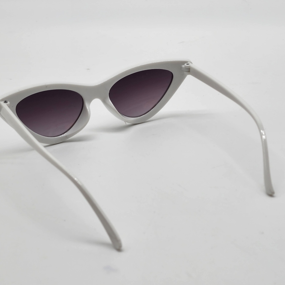 NWOT White Arcylic Black Len Cat Eye Sunglasses - Picture 10 of 14